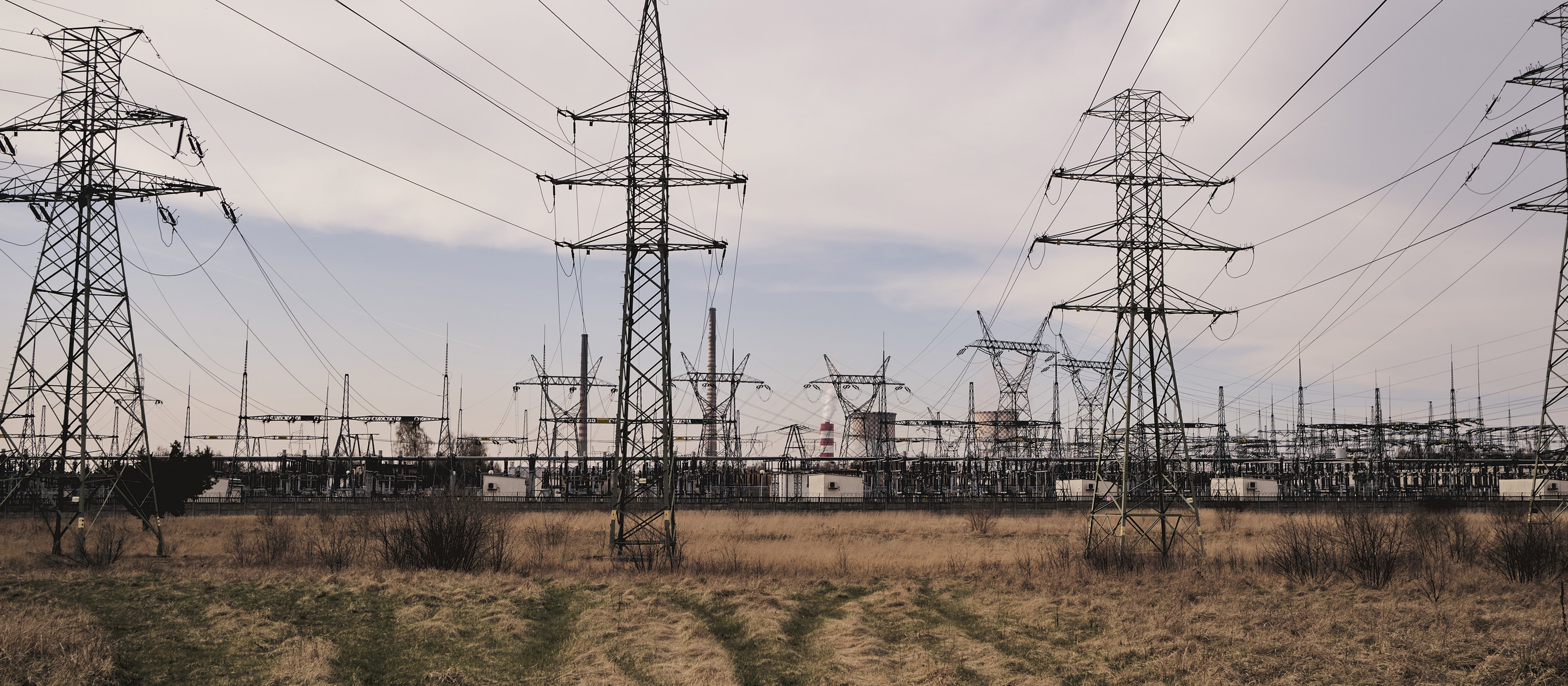 Wyższy CIT dla energetyki sfinansuje pomoc firmom energochłonnym. Co mówi sektor?
