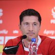 Robert Lewandowski w poniedziałek usiadł przed dziennikarzami na inaugurującej zgrupowanie konferenc