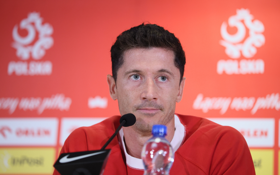 Robert Lewandowski w poniedziałek usiadł przed dziennikarzami na inaugurującej zgrupowanie konferenc