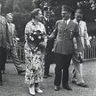 Adolf Hitler z Winifred Wagner przed willą Wahnfried w dniu otwarcia festiwalu w Bayreuth, 23 lipca 