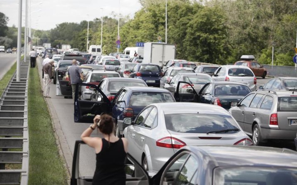 Most wkrótce przejezdny, Wisłostrada nie