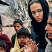 Angelina Jolie odwiedza obóz uchodźców UNHCR