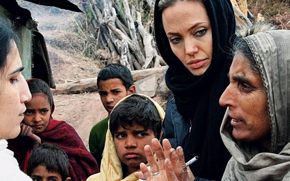 Angelina Jolie odwiedza obóz uchodźców UNHCR