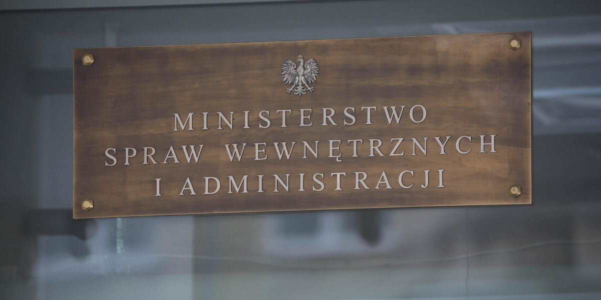 MSWiA przywróciło emerytury 2,7 tys. byłych funkcjonariuszy po dezubekizacji