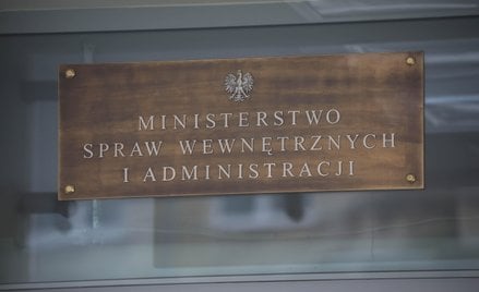 MSWiA wygasza dezubekizację. Wyrównania na setki milionów złotych