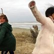 Paula Galinelli Hertzog jako Cecilia (z lewej) i Sharon Herrera w roli Silvii