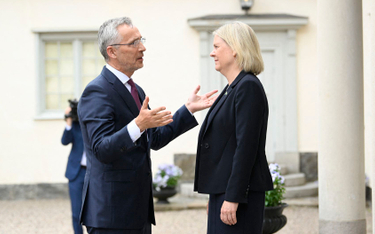 Premier Szwecji Magdalena Andersson i szef NATO Jens Stoltenberg