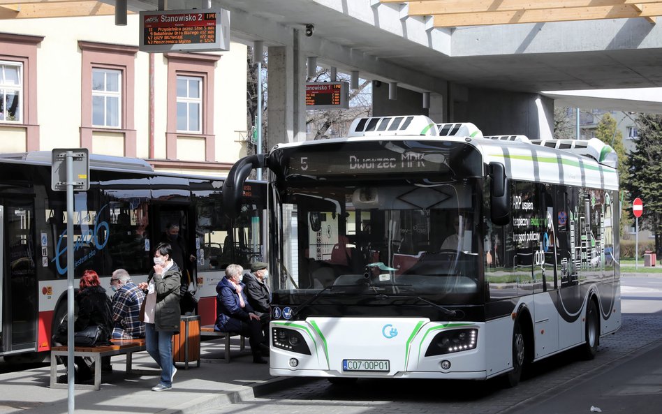 Bezemisyjne pojazdy zwykle są droższe od tych tradycyjnych