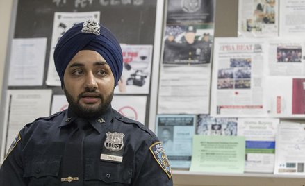 Policjanci w USA mogą nosić turbany. W Niemczech to nowość.