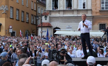 Premier Donald Tuskpodczas "Wiecu 4 czerwca" na Placu Zamkowym w Warszawie