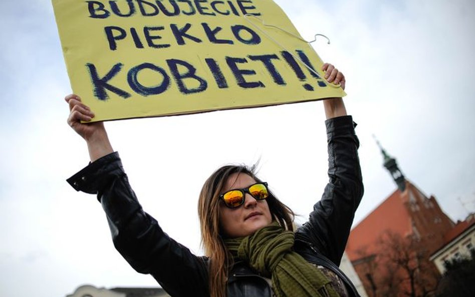 Kwiecień 2016. Manifestacja przeciwników zaostrzenia ustawy