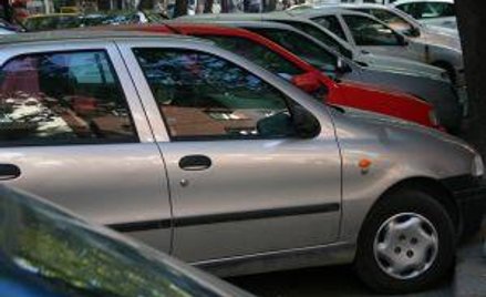 Parkowanie na chodniku to też wykroczenie