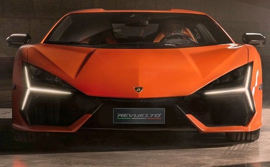 Lamborghini Revuelto