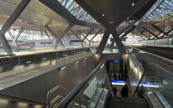 Zadaszone perony Dworca Zachodniego zyskały nowoczesny i funkcjonalny wygląd