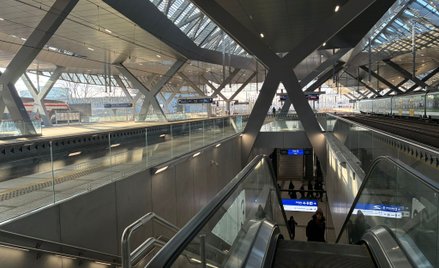 Zadaszone perony Dworca Zachodniego zyskały nowoczesny i funkcjonalny wygląd