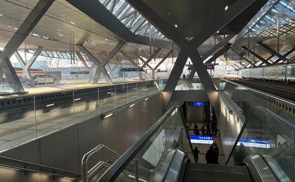 Zadaszone perony zyskały nowoczesny i funkcjonalny wygląd