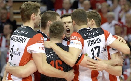 Siatkarze Asseco Resovii Rzeszów cieszą się podczas 3. meczu finałowego Ekstraklasy z Lotosem Trefl 