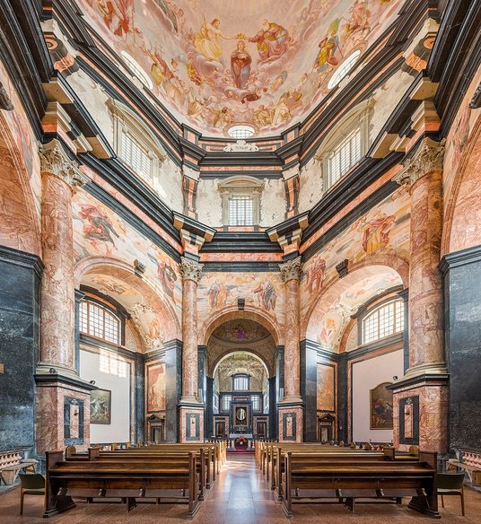 Wnętrze kościoła w Pożajściu.