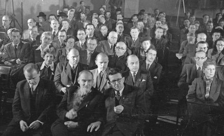 Ks. Marian Pirożyński (w trzecim rzędzie drugi z prawej) na zjeździe literatów we Wrocławiu. Był wów