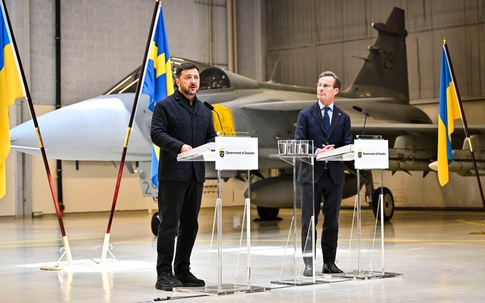 Prezydent Ukrainy Wołodymyr Zełenski (L) i premier Szwecji Ulf Kristersson.