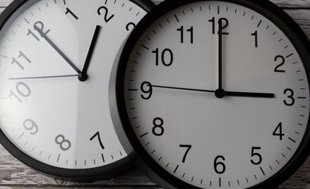 Zmiana czasu 2026: Tej nocy śpimy krócej. Sprawdź, kiedy przestawić zegarki