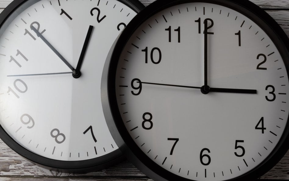 Zmiana czasu 2026: Tej nocy śpimy krócej. Sprawdź, kiedy przestawić zegarki