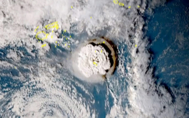Wybuch wulkanu Hunga Tonga Hunga Ha’apa na zdjęciu z japońskiego satelity