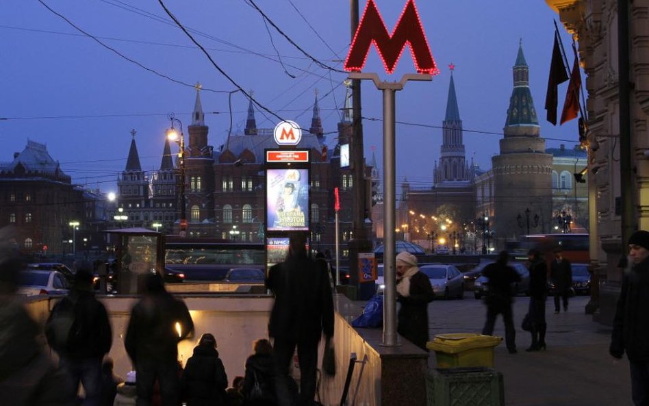 Metro w Moskwie wyjeżdża na słońce