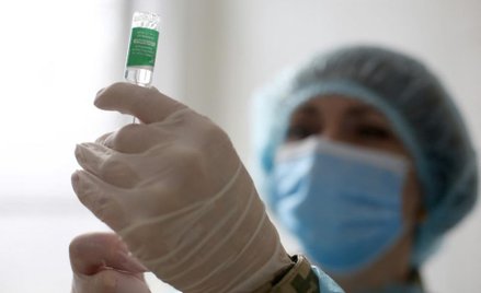 Sondaż: Polacy chcą własnej, krajowej szczepionki