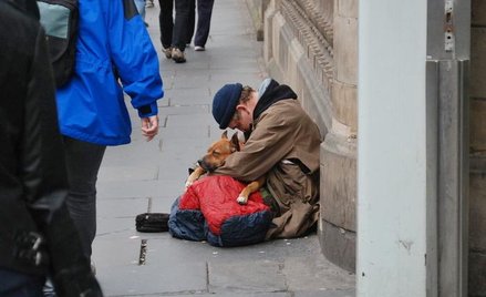 Bezdomny na ulicy w Edynburgu