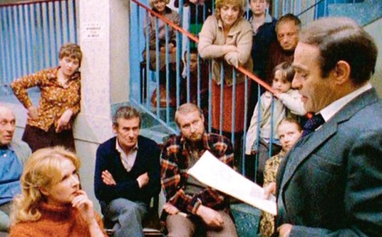 W serialu „Alternatywy 4” Stanisław Bareja zgromadził najlepszych aktorów. Wilhelmi im przewodził