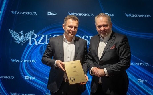 Marek Smułka, prezes DANONE SA odebrał nagrodę „Zielony Orzeł Rzeczpospolitej” w kategorii „Firma”. 