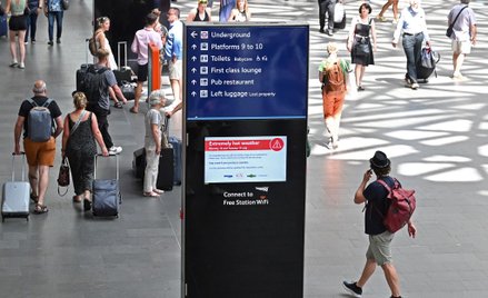 Brytyjczycy zostają na wakacje u siebie. Jeśli wyjadą za granicę, to w ostatniej chwili