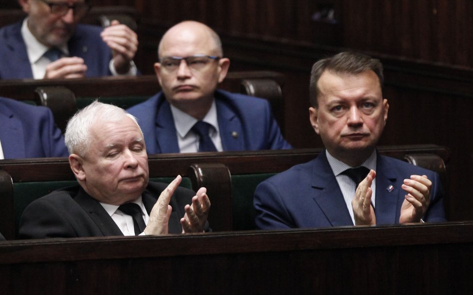 Sondaż IPSOS: Poparcie dla PiS spada, ale dla Koalicji Obywatelskiej nie rośnie
