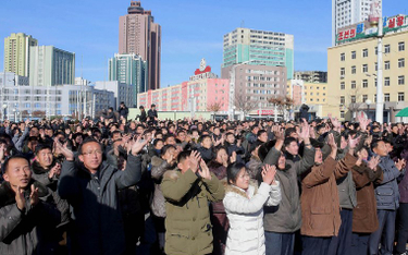 Pjongjang świętuje "atomowe mocarstwo". Pokaz fajerwerków