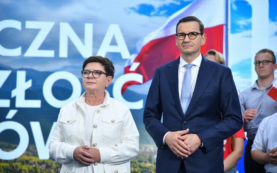 Były premierzy PiS - Mateusz Morawiecki i Beata Szydło