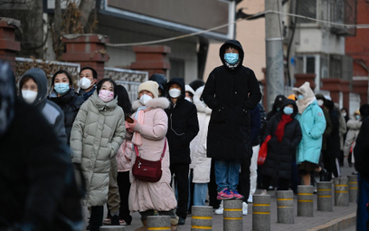 Protesty w Chinach. Z czego wynika problem ze szczepieniami osób starszych?