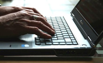 Reklama internetowa bije w wydawców prasy
