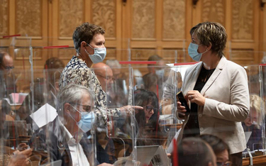 „Rewolucja” w szwajcarskim parlamencie. Kobiety będą mogły mieć odkryte ramiona