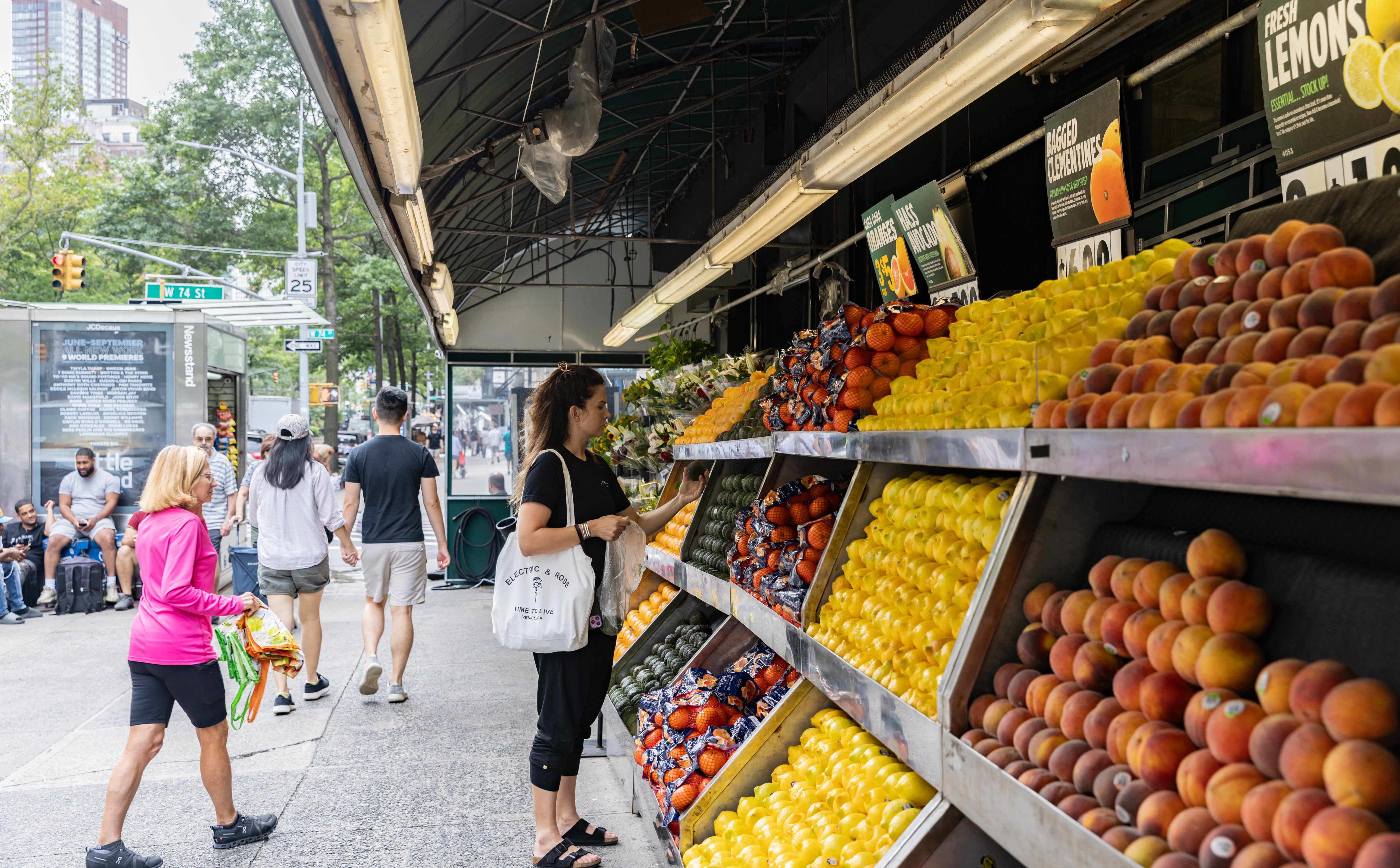Amerykanie martwią się cenami. Coraz częściej jedzą w domu