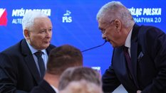 s Prawa i Sprawiedliwości Jarosław Kaczyński i senator PiS Stanisław Karczewski na konwencji program