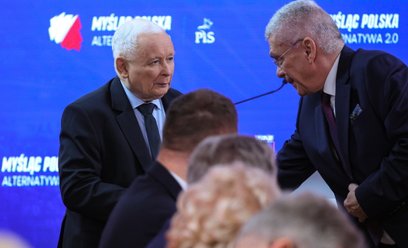 s Prawa i Sprawiedliwości Jarosław Kaczyński i senator PiS Stanisław Karczewski na konwencji program