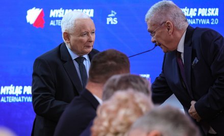 s Prawa i Sprawiedliwości Jarosław Kaczyński i senator PiS Stanisław Karczewski na konwencji program