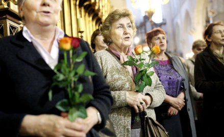 Fanpage świętej, lans papieża