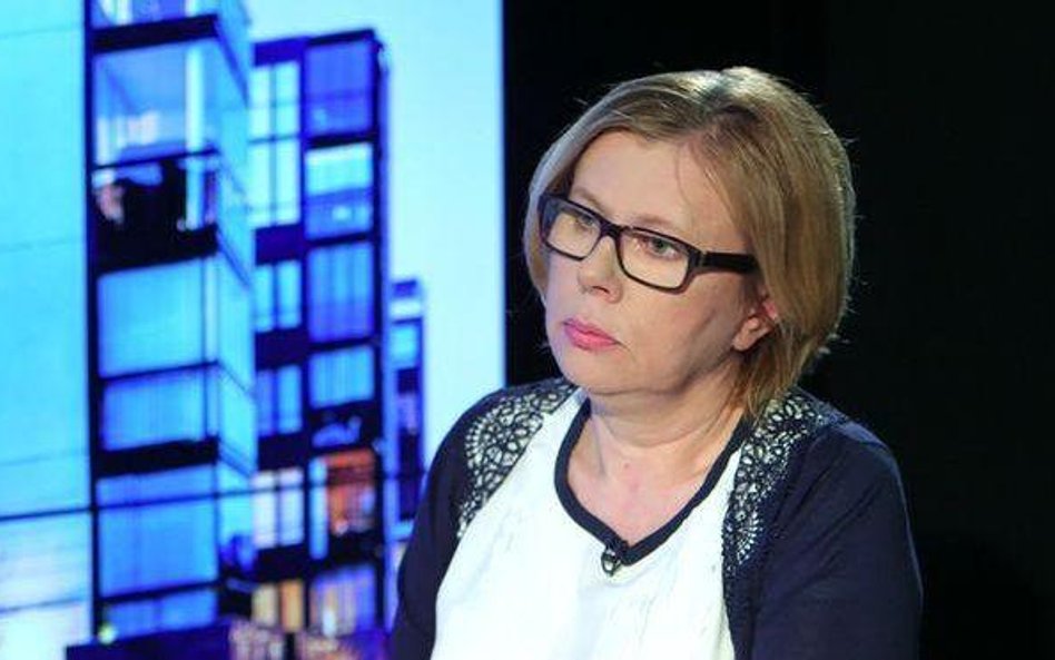 Miejsce pod blokiem dla dostawczaka i mercedesa