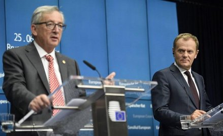 Przewodniczący Komisji Europejskiej Jean-Claude Juncker i przewodniczący Rady Europejskiej Donald Tu
