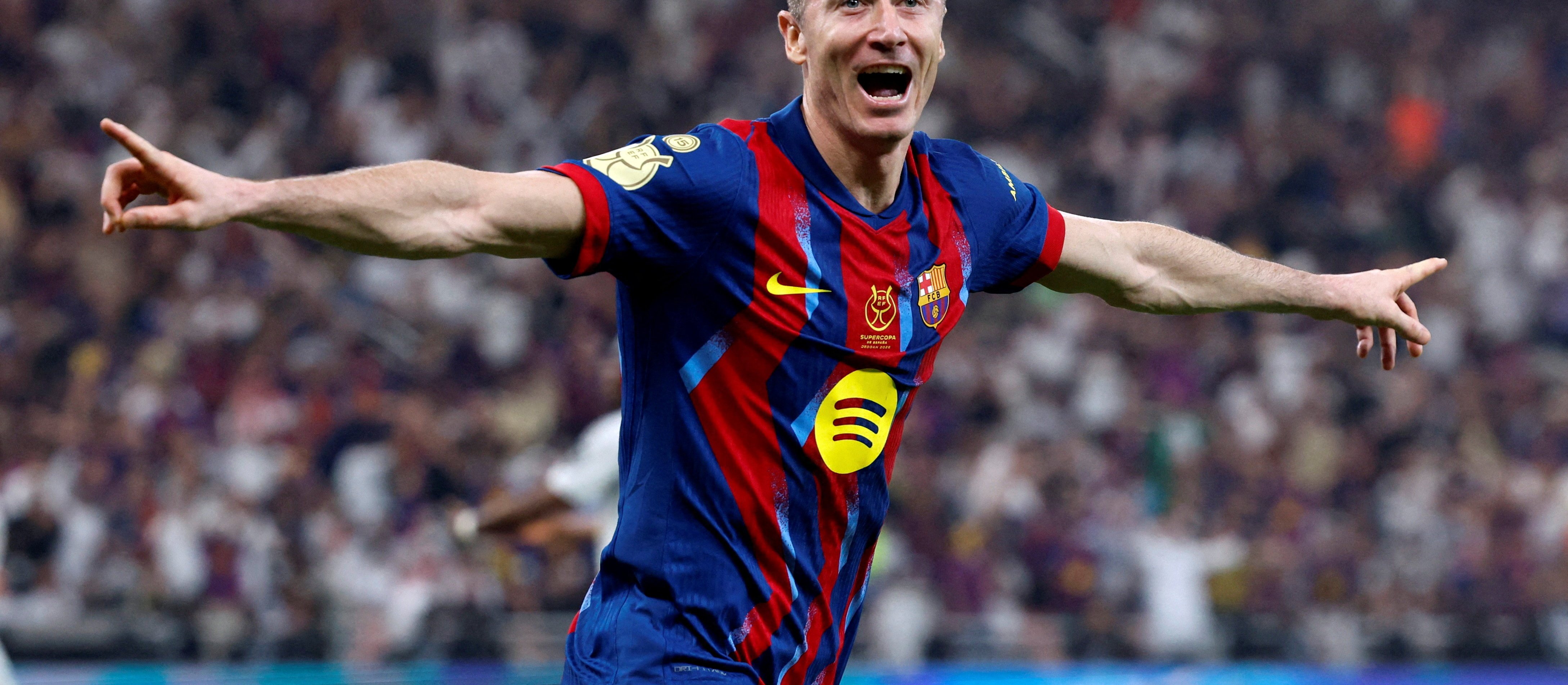 Szalone El Clasico. Barcelona z pierwszym trofeum w tym roku, Lewandowski znów z golem