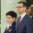 Była premier Beata Szydło (L) i desygnowany na premiera Mateusz Morawiecki podczas uroczystości, 8 b