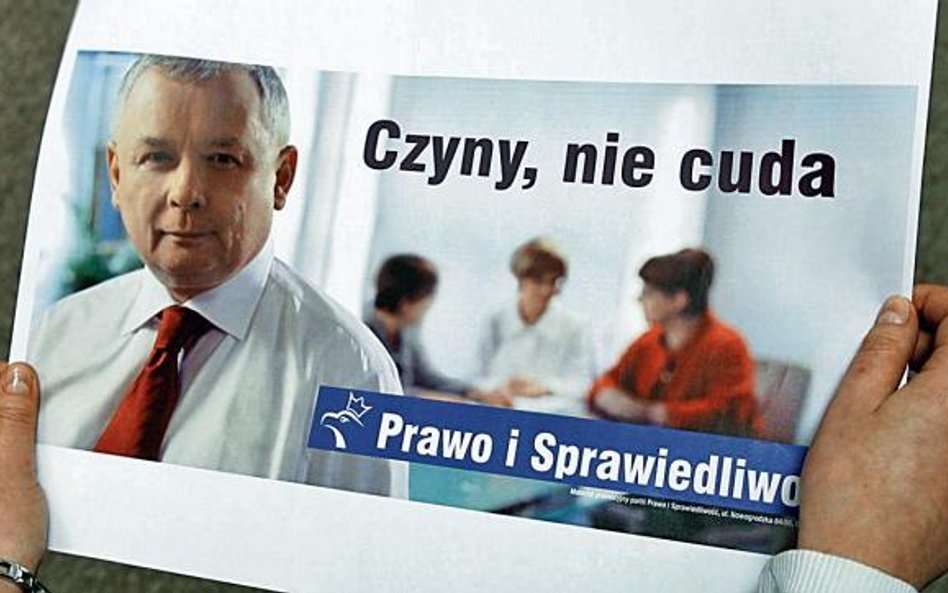 Jarosław Kaczyński zmienia wizerunek, a jego współpracownice przypominają sukcesy rządu PiS