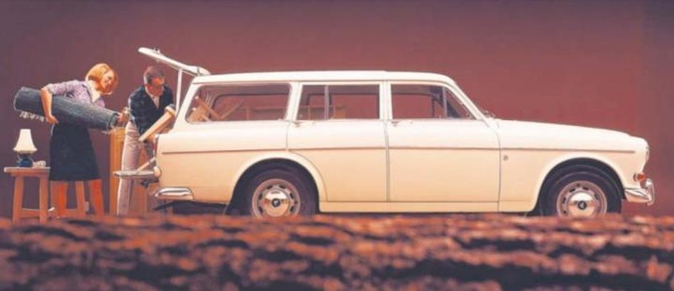 W Amazonie kombi piąte drzwi były podzielone horyzontalnie na wzór amerykańskich samochodów.